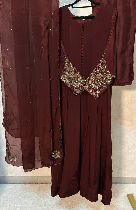 Classy Anarkali 3pc Set with heavy embroidered sleeves.